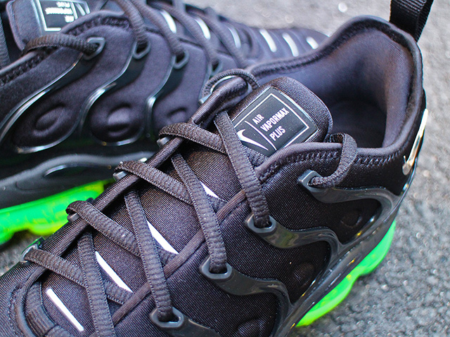 AIR VAPORMAX PLUS “BLACK/VOLT”01