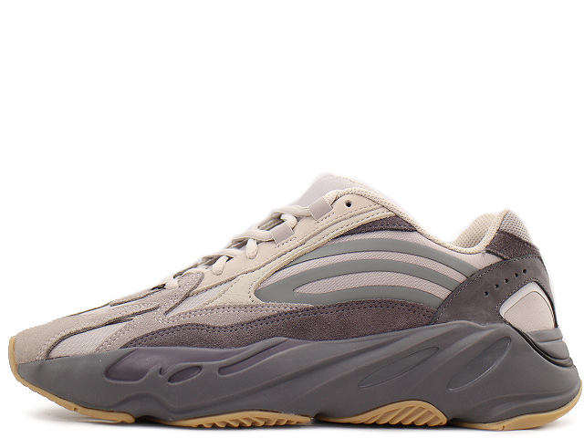 【超値下げ】YEEZY BOOST 700【28cm】