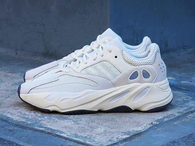 YEEZY BOOST 700 “ANALOG”01