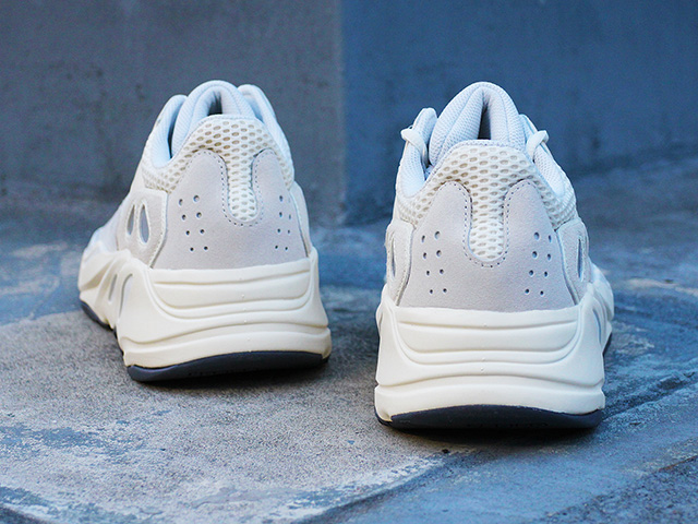 YEEZY BOOST 700 “ANALOG”01