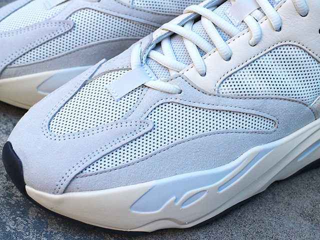 YEEZY BOOST 700 “ANALOG”01