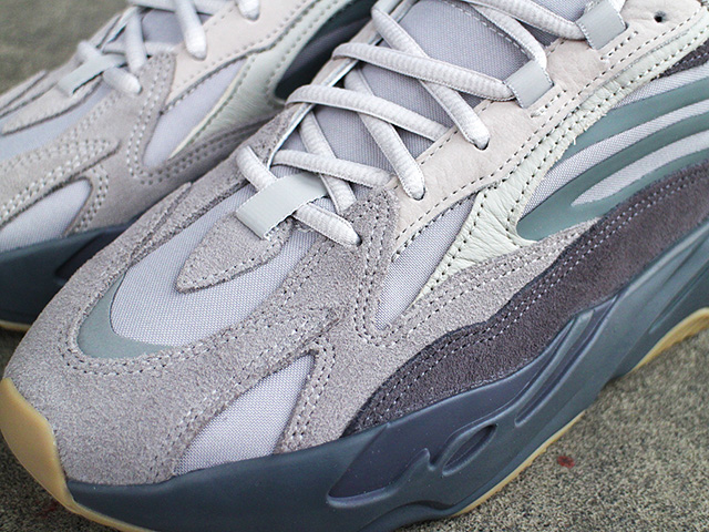 YEEZY BOOST 700 V2 “TEHRA”01