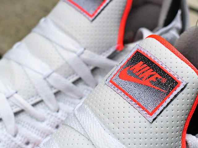 LEBRON 16 “TECH CHALLENGE 2/HOT LAVA”01