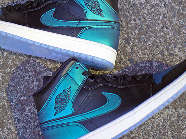 WMNS AIR JORDAN 1 MID “IRIDESCENT”01