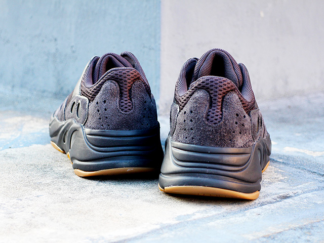 YEEZY BOOST 700 “UTILITY BLACK”01