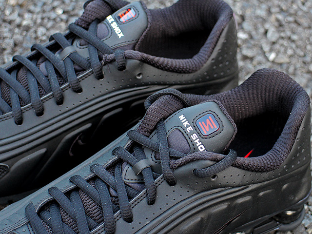 WMNS SHOX R4 “BLACK/BLACK/MAX ORANGE”01