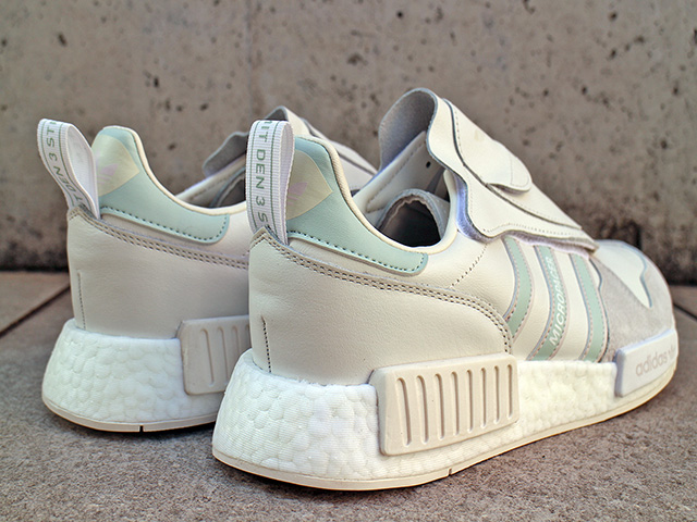 MICROPACER_R1 “RUNNING WHITE/CLOUD WHITE”01