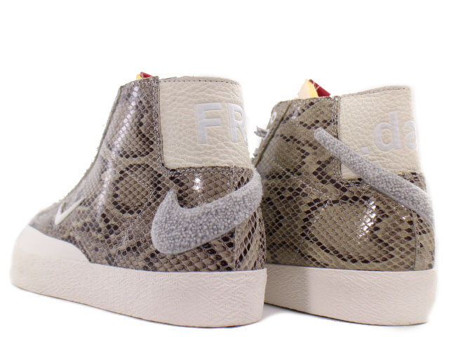 SB BLAZER MID QS CN4540-001 - 2