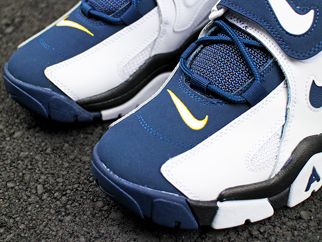 AIR BARRAGE MID “WHITE/MIDNIGHT NAVY”01