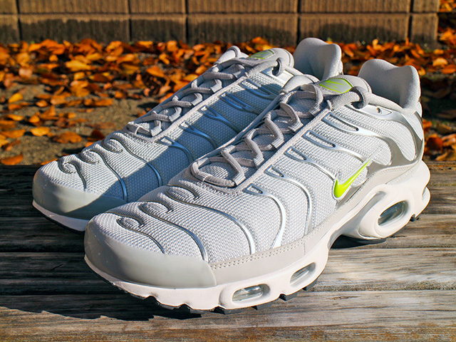 AIR MAX PLUS TN SE “PURE PLATINUM”01