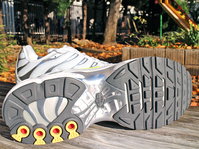 AIR MAX PLUS TN SE “PURE PLATINUM”01