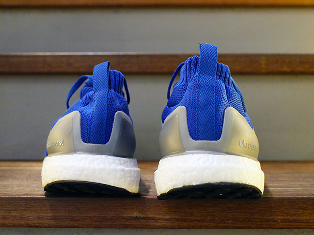 ULTRA BOOST MID “Run Thru Time”01