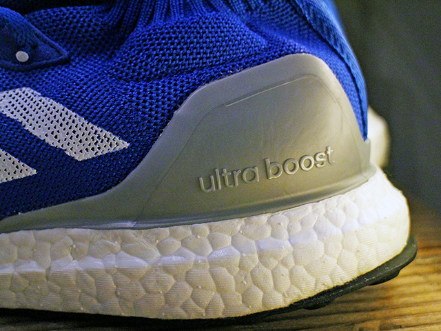 ULTRA BOOST MID “Run Thru Time”01