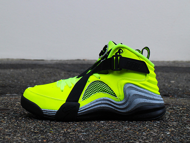 LUNAR RAID “VOLT”01
