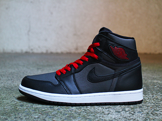 AIR JORDAN 1 RETRO HIGH OG “LEATHER & SATIN” BLACK/RED01