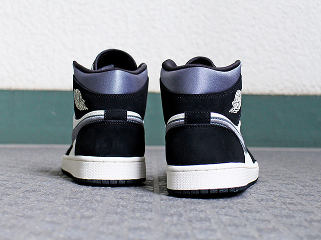 AIR JORDAN 1 MID SPECIAL EDITION “BLACK SATIN”01