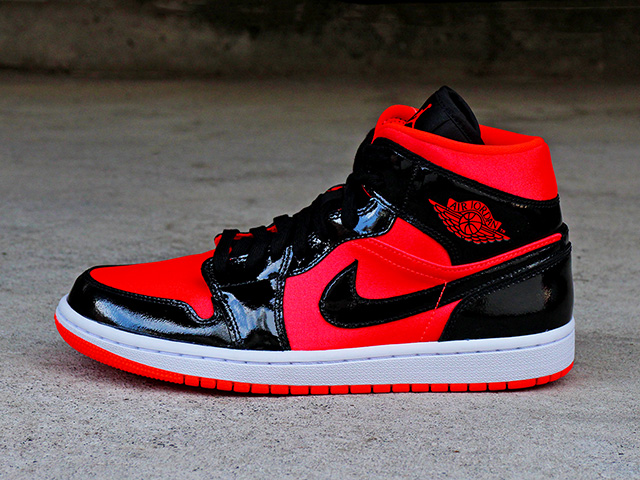 WMNS AIR JORDAN 1 MID “BRIGHT CRIMSON”01