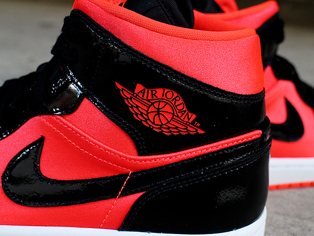 WMNS AIR JORDAN 1 MID “BRIGHT CRIMSON”01