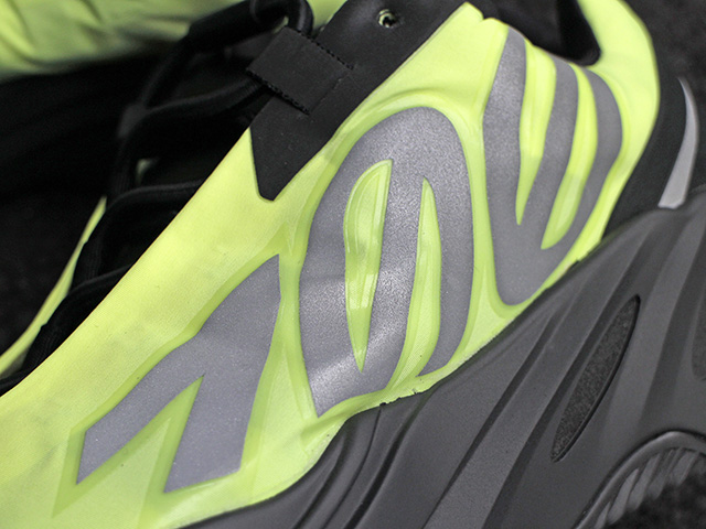 YEEZY BOOST 700 MNVN “PHOSPHOR”01
