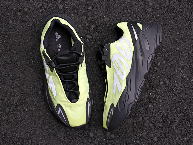 YEEZY BOOST 700 MNVN “PHOSPHOR”01