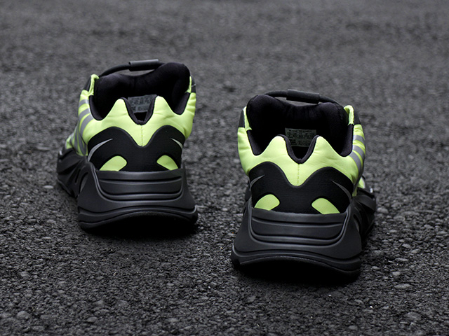YEEZY BOOST 700 MNVN “PHOSPHOR”01