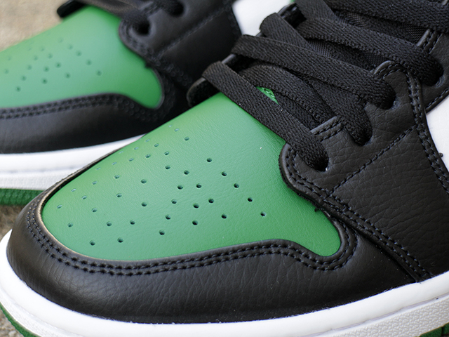 AIR JORDAN 1 MID “BLACK/PINE GREEN”01