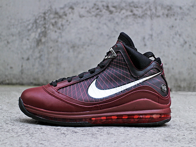 LEBRON 7 QS “CHRISTMAS 2019”01
