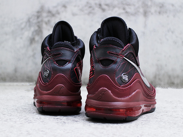 LEBRON 7 QS “CHRISTMAS 2019”01