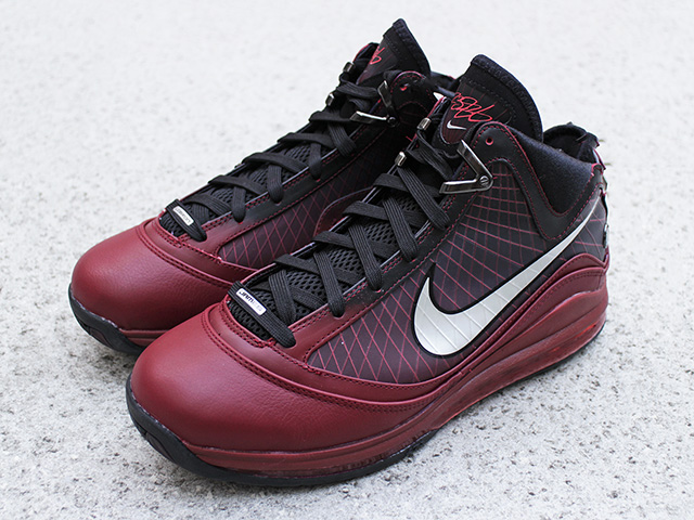 LEBRON 7 QS “CHRISTMAS 2019”01