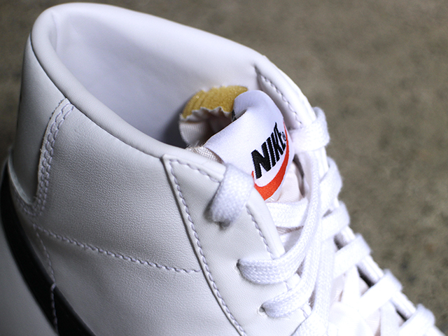 BLAZER MID 77 VINTAGE “WHITE/BLACK”01