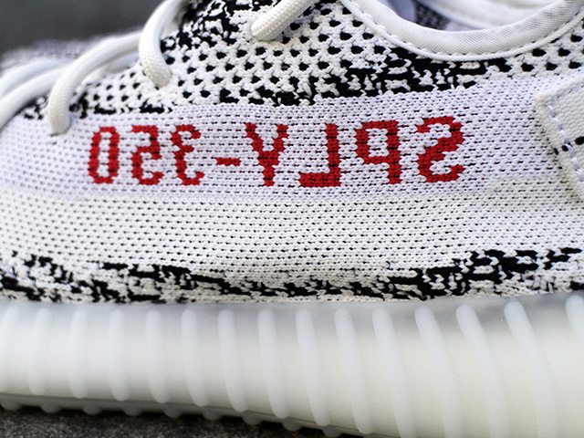 YEEZY BOOST 350 V2 “ZEBRA”01