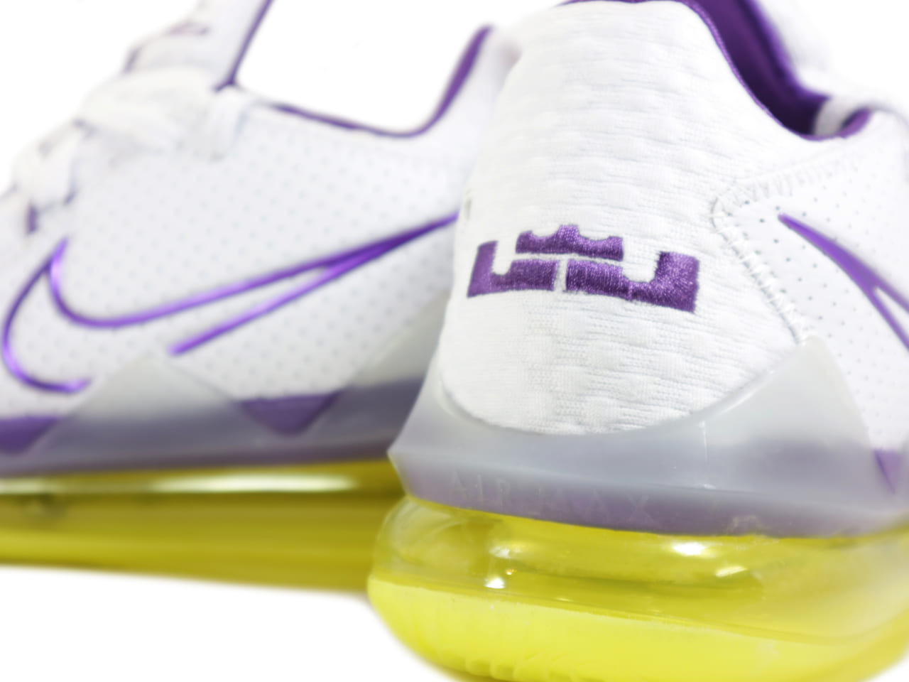 LEBRON 17 LOW CD5007-102 - 5