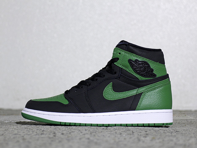 AIR JORDAN 1 RETRO HIGH OG “BLACK/PINE GREEN”01
