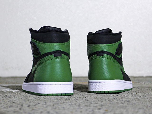AIR JORDAN 1 RETRO HIGH OG “BLACK/PINE GREEN”01