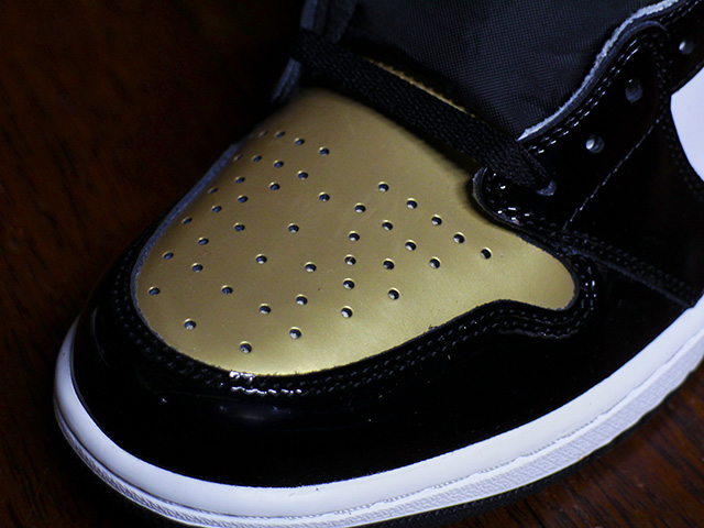 AIR JORDAN 1 RETRO HIGH OG “GOLD TOE”01