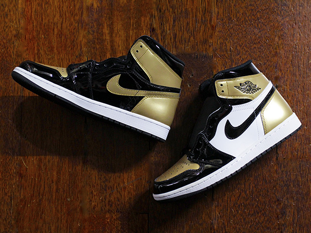 AIR JORDAN 1 RETRO HIGH OG “GOLD TOE”01