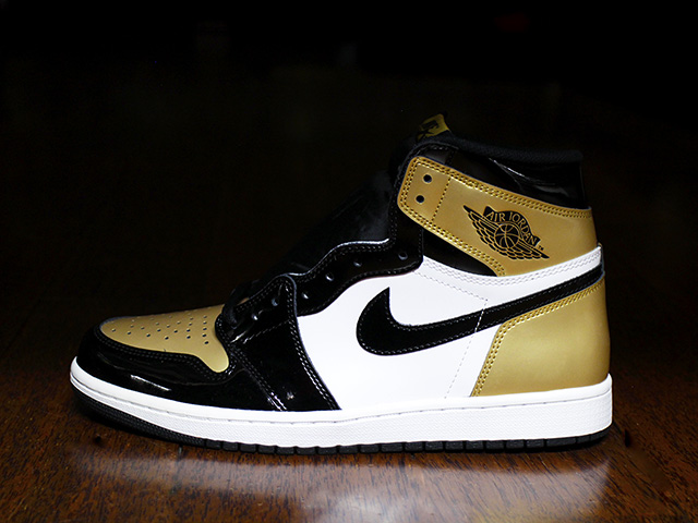 AIR JORDAN 1 RETRO HIGH OG “GOLD TOE”01