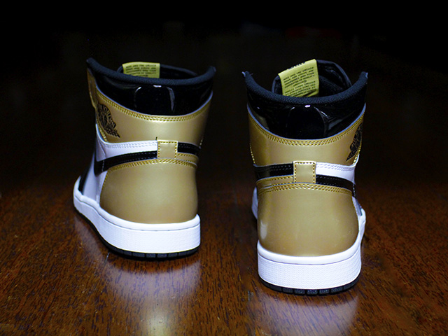 AIR JORDAN 1 RETRO HIGH OG “GOLD TOE”01