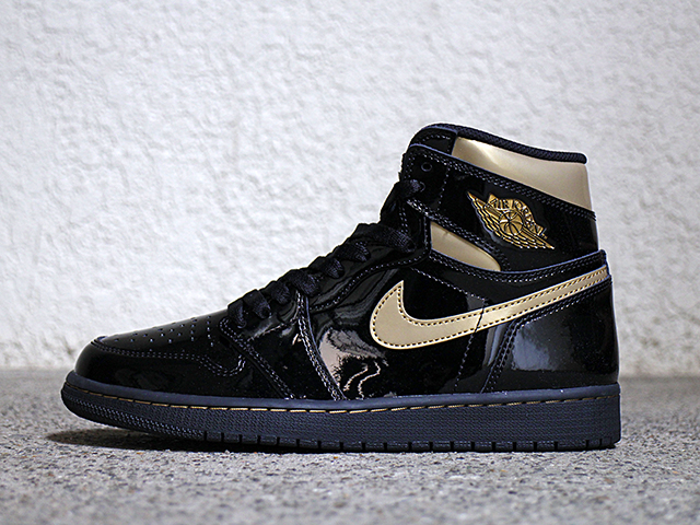 AIR JORDAN 1 RETRO HIGH OG “BLACK/METALLIC GOLD”01