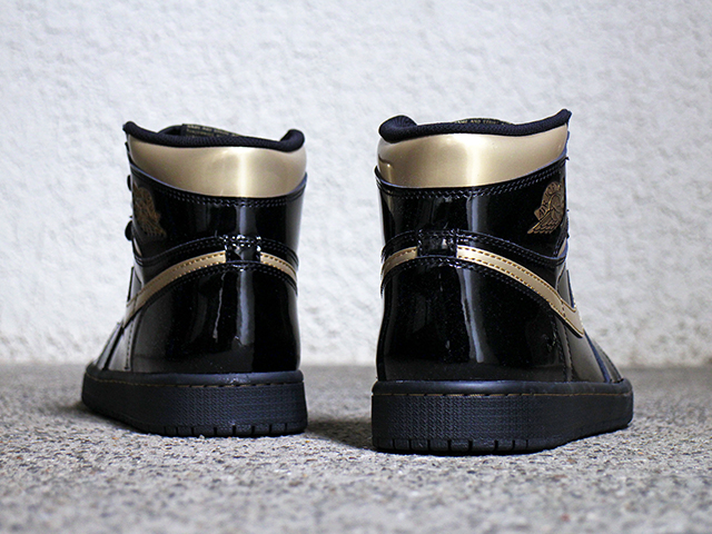 AIR JORDAN 1 RETRO HIGH OG “BLACK/METALLIC GOLD”01