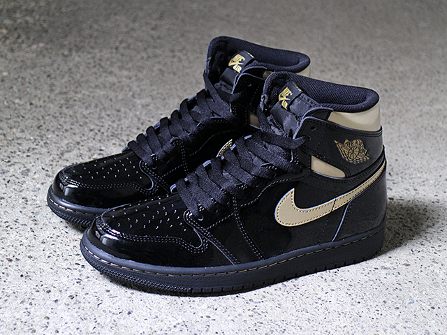 AIR JORDAN 1 RETRO HIGH OG “BLACK/METALLIC GOLD”01