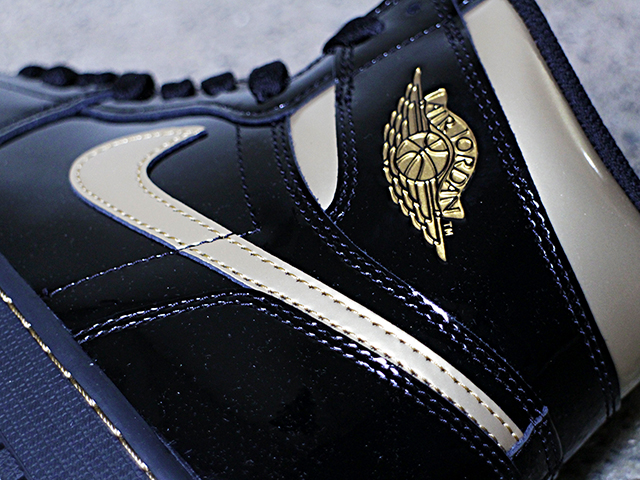 AIR JORDAN 1 RETRO HIGH OG “BLACK/METALLIC GOLD”01