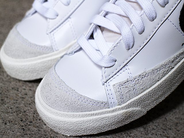 WMNS BLAZER 77 WHITE/BLACK01