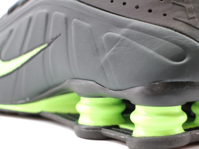 SHOX R4 104265-055 - 5