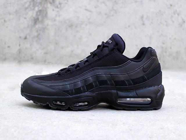 AIR MAX 95 ESSENTIAL “TRIPLE BLACK”01
