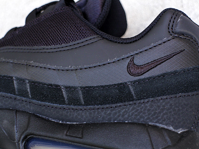 AIR MAX 95 ESSENTIAL “TRIPLE BLACK”01
