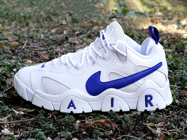 AIR BARRAGE LOW “WHITE/HYPER BLUE”01