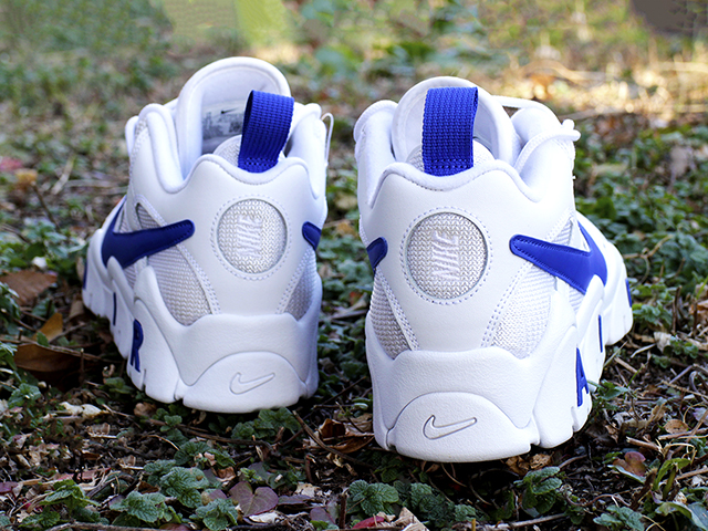 AIR BARRAGE LOW “WHITE/HYPER BLUE”01