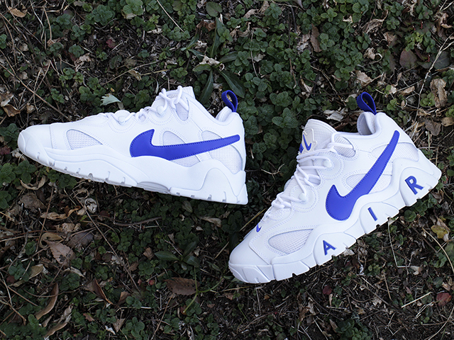 AIR BARRAGE LOW “WHITE/HYPER BLUE”01