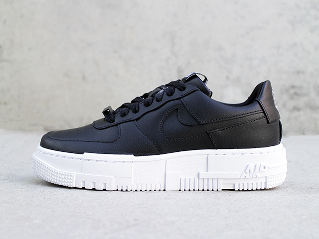 WMNS AIR FORCE 1 PIXEL “BLACK/WHITE”01